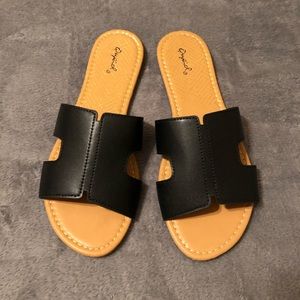 Qupid Archer Black Slides / Sandals , Size 10